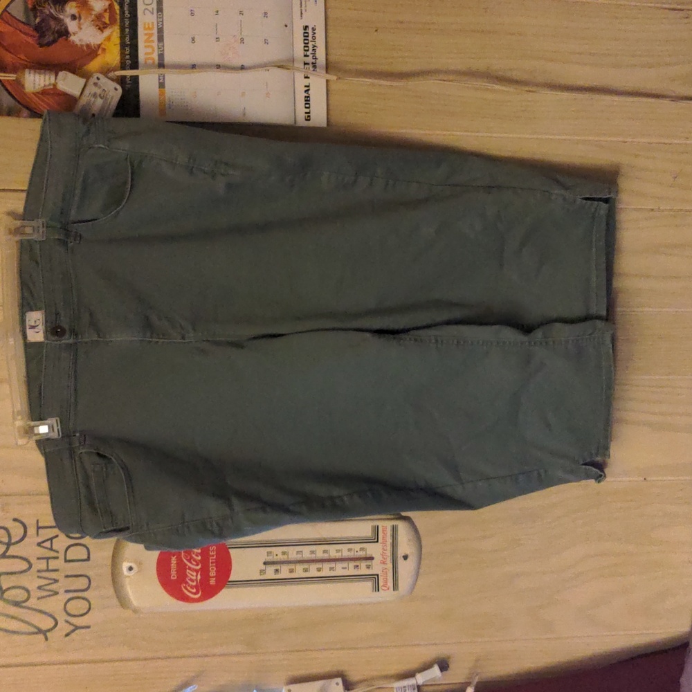 Size 28 Plus Size DC Jeans Capris